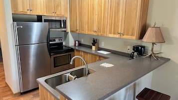 Réfrigérateur, micro-ondes, four, lave-vaisselle