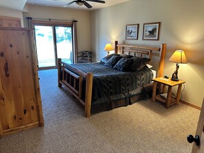 2 habitaciones, escritorio, tabla de planchar con plancha y wifi gratis 