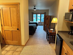 2 bedrooms, desk, iron/ironing board, free WiFi