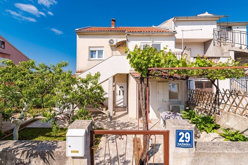 Cozy Apartment in Sibenik-brodarica