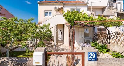 Cozy Apartment in Sibenik-brodarica