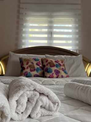 2 bedrooms, in-room safe, iron/ironing board, free WiFi - Maria’s House – Cozy 2BR Garden Retreat Near Beach & Heraklion Sights (HERAKLION)