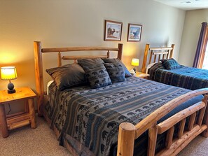 2 chambres, bureau, fer et planche à repasser, accès au Wi-Fi (inclus)