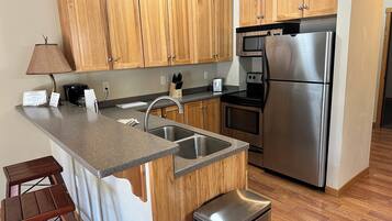 Réfrigérateur, micro-ondes, four, lave-vaisselle