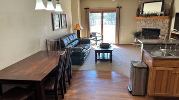 Télévision, cheminée