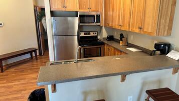 Réfrigérateur, micro-ondes, four, lave-vaisselle