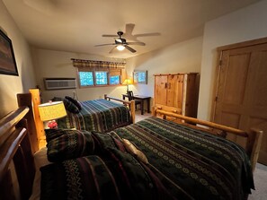 3 bedrooms, desk, iron/ironing board, free WiFi