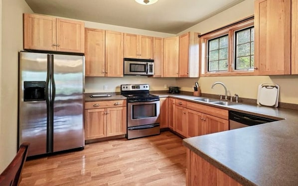 Fridge, microwave, oven, dishwasher