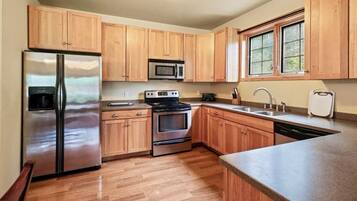 Réfrigérateur, micro-ondes, four, lave-vaisselle