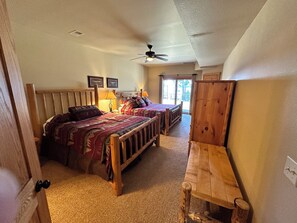 2 slaapkamers, een bureau, een strijkplank/strijkijzer, gratis wifi