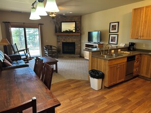 Televisie en een open haard