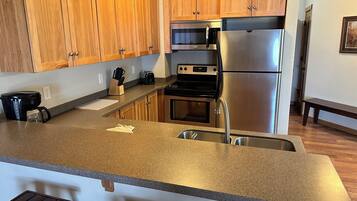 Réfrigérateur, micro-ondes, four, lave-vaisselle