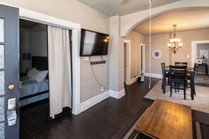 2 chambres, bureau, fer et planche à repasser, Wi-Fi gratuit