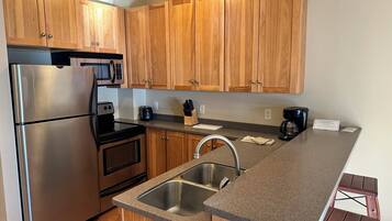 Réfrigérateur, micro-ondes, four, lave-vaisselle