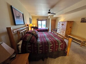 1 slaapkamer, een strijkplank/strijkijzer, gratis wifi, beddengoed