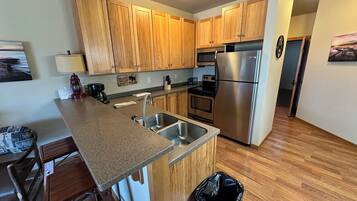 Réfrigérateur, micro-ondes, four, lave-vaisselle