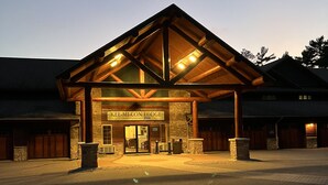 A lodge entrance with a wooden structure, stone walls, and a sign reading "KEE-MI-CON LODGE". - SUITE 206 W/ Garage@EAGLE WATERS RESORT (eagle river)