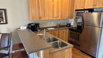 Réfrigérateur, micro-ondes, four, lave-vaisselle