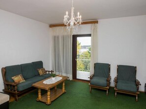 Apartment | Living area - Well-appointed Apartment in Sibenik-brodarica (Sibenik)