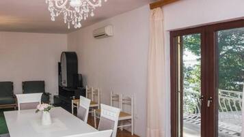 Apartment | Dining