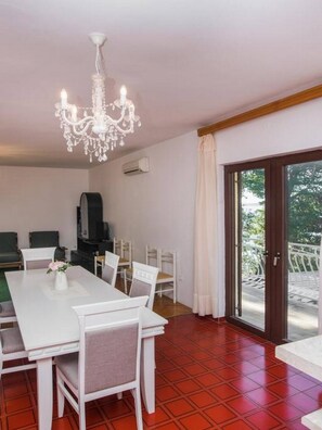 Apartment | Dining - Well-appointed Apartment in Sibenik-brodarica (Sibenik)