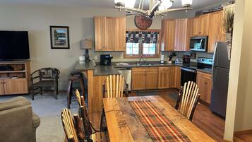 Réfrigérateur, micro-ondes, four, lave-vaisselle