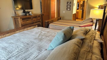 2 chambres, fer et planche à repasser, accès au Wi-Fi (inclus)