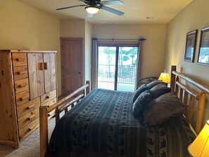 3 sovrum, skrivbord, strykjärn/strykbräda och gratis wi-fi