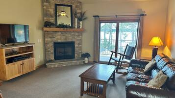 Télévision, cheminée