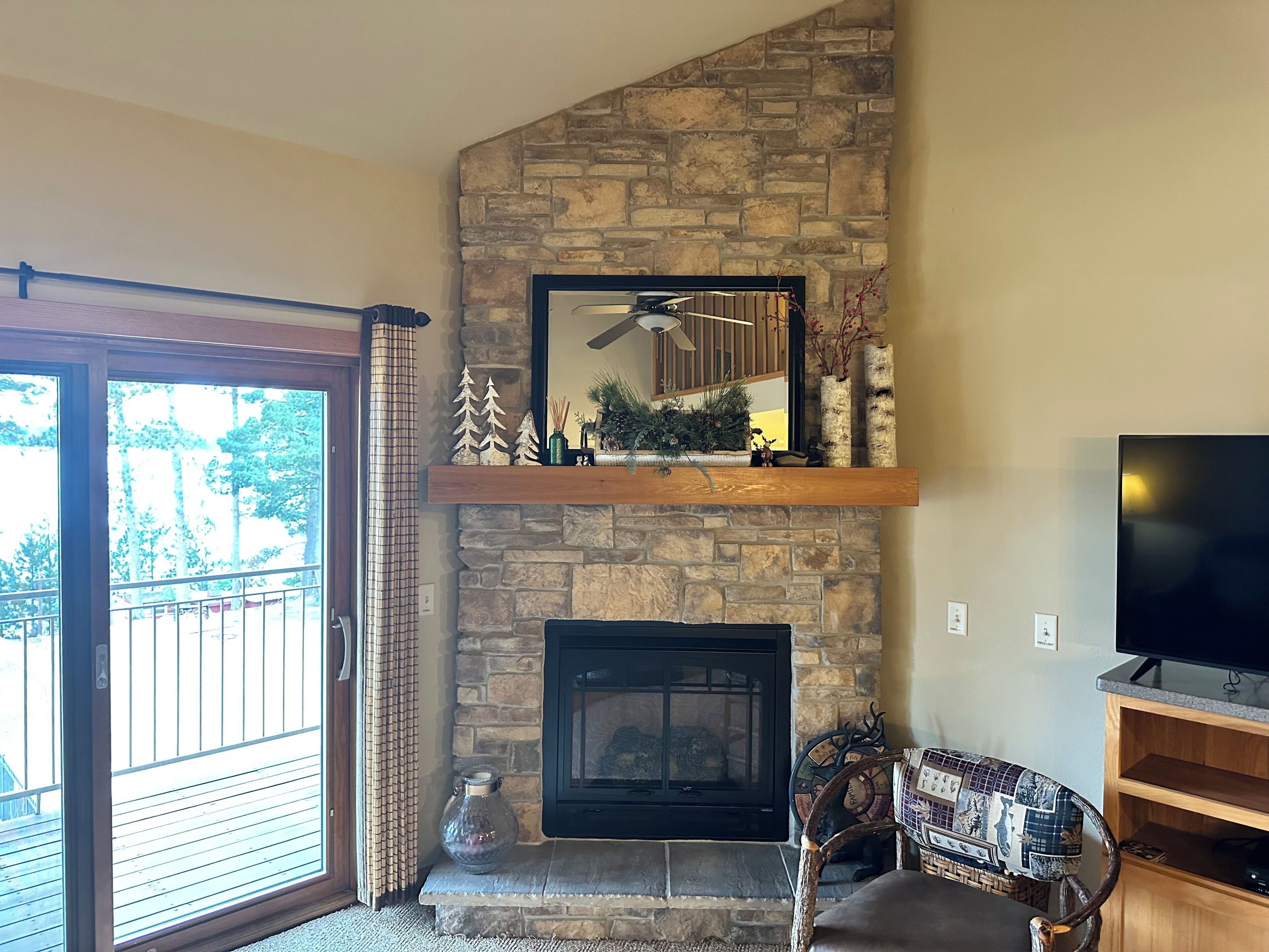 Télévision, cheminée