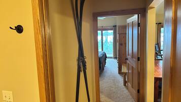 2 chambres, fer et planche Ă repasser, Wi-Fi gratuit, draps fournis