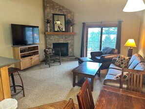 TV, fireplace
