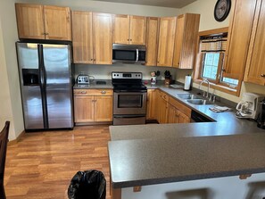 Kühlschrank, Mikrowelle, Ofen, Geschirrspüler