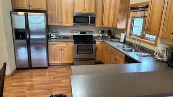 Réfrigérateur, micro-ondes, four, lave-vaisselle