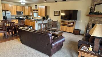 Télévision, cheminée