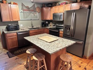 Fridge, microwave, oven, coffee/tea maker