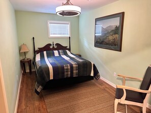 4 bedrooms, bed sheets - Cabin 8R by Eagle Waters Resort (eagle river)