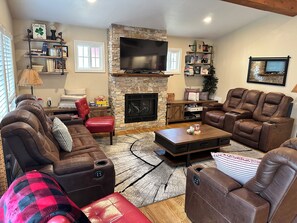 TV, DVD player - Cabin 8R by Eagle Waters Resort (eagle river)