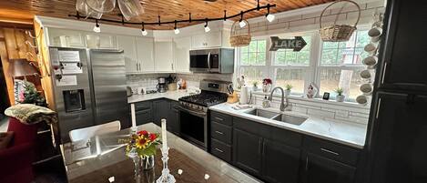 Fridge, microwave, oven, coffee/tea maker