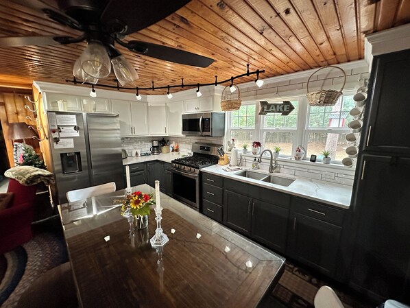 Fridge, microwave, oven, coffee/tea maker