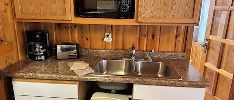 Fridge, microwave, oven, coffee/tea maker