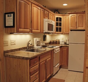 Réfrigérateur, micro-ondes, four, cafetière/bouilloire