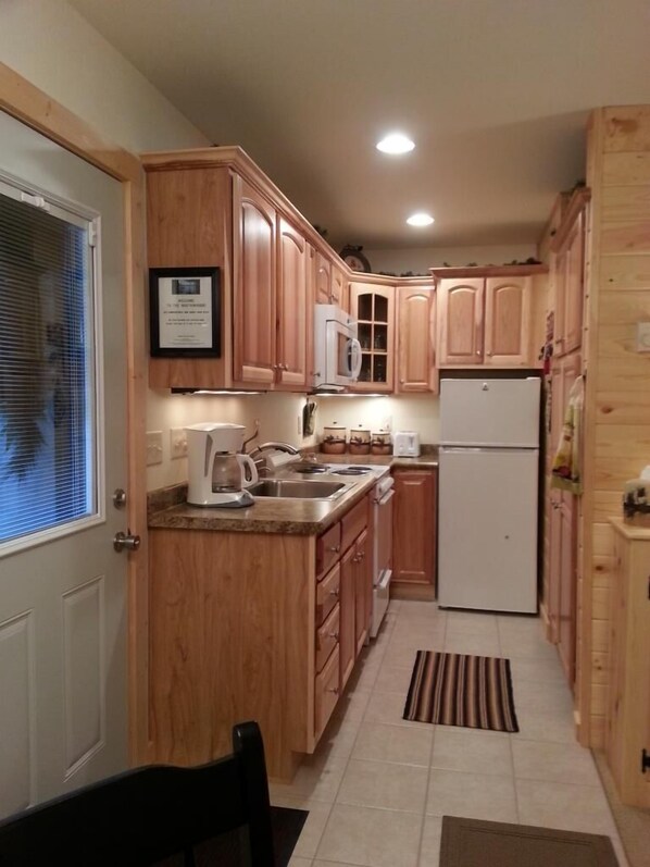 Fridge, microwave, oven, coffee/tea maker