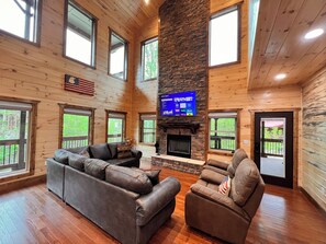 Smart TV, chimenea y videojuegos 