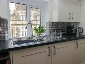 Mökki | Yksityinen keittiö | Keittoastiat/astiat/ruokailuvälineet