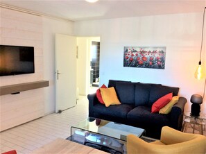 Una Smart TV, un reproductor estéreo