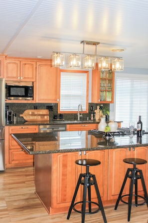 Fridge, microwave, oven, stovetop - Long Lake Retreat (Lacey)