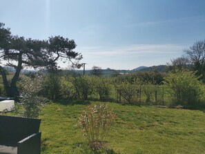 Property grounds - Quiet house (Vindry-sur-Turdine)