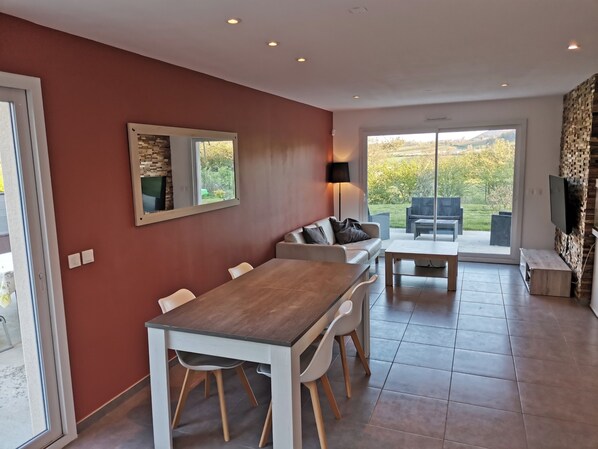 Interior - Quiet house (Vindry-sur-Turdine)