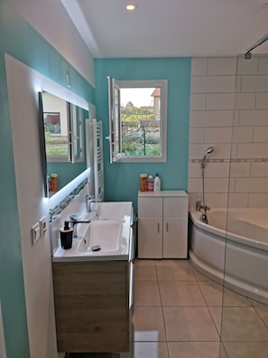 Hair dryer, towels, soap, toilet paper - Quiet house (Vindry-sur-Turdine)